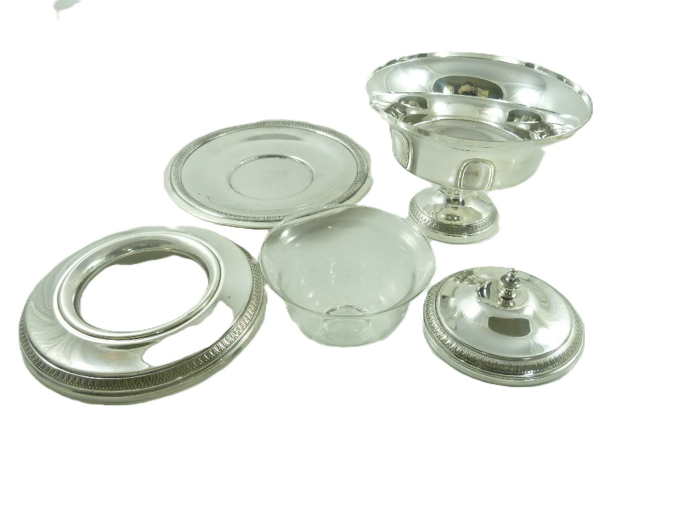 caviar server with 5 pieces