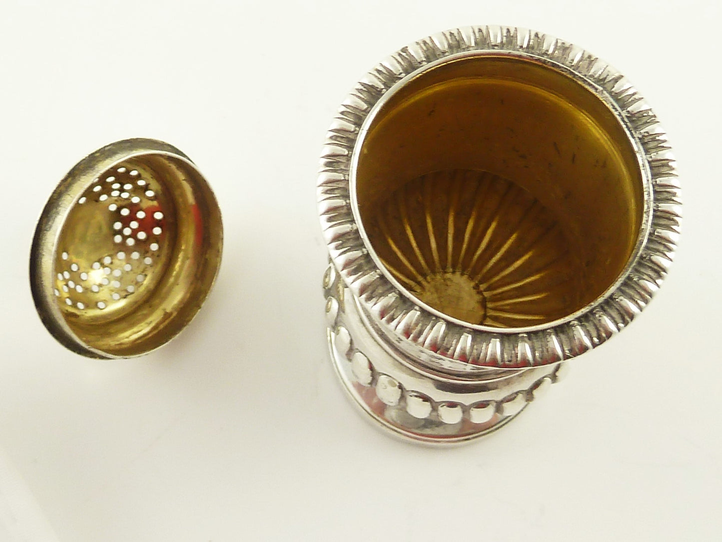 Georgian Sterling Silver Pepper Pot or Shaker, London 1829 - 43 Chesapeake Court Antiques